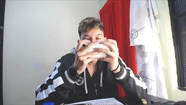 Snapshot of _Thomas_hot_ chatting on January 12, 1:11 am Thomas hot online show from January 12, 1:11 am