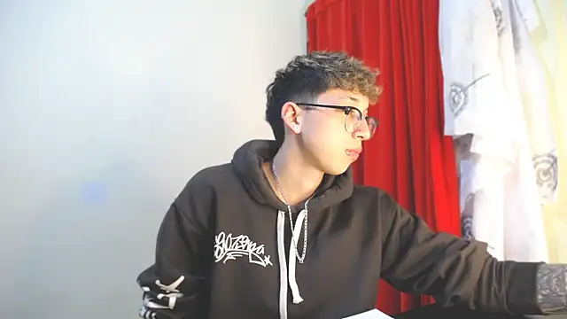 Snapshot of _Thomas_hot_ chatting on January 22, 5:59 pm Thomas hot online show from January 22, 5:59 pm