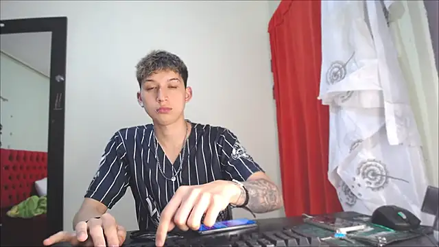 Snapshot of _Thomas_hot_ chatting on December 19, 4:57 pm Thomas hot online show from December 19, 4:57 pm