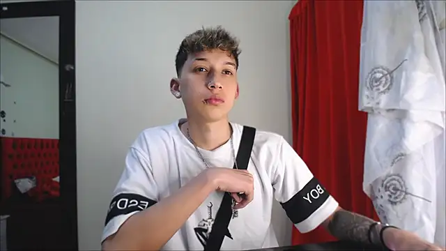 Snapshot of _Thomas_hot_ chatting on January 7, 3:37 am Thomas hot online show from January 7, 3:37 am