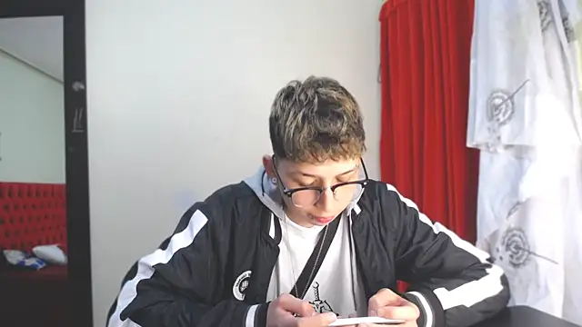 Snapshot of _Thomas_hot_ chatting on January 8, 4:11 pm Thomas hot online show from January 8, 4:11 pm