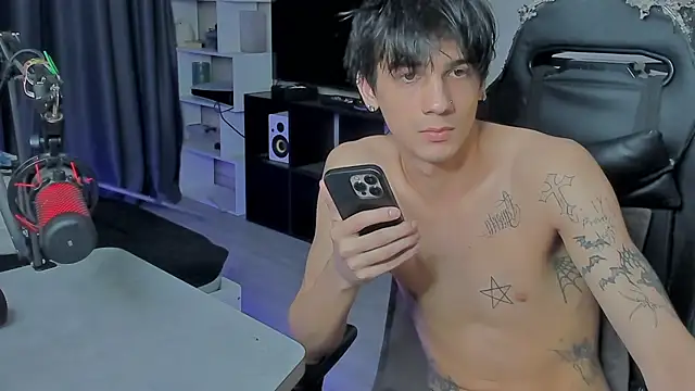 Snapshot of MarkBrowniii chatting on October 2, 7:40 pm MarkBrowniii online show from October 2, 7:40 pm