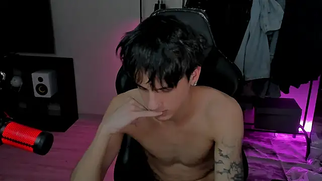 Snapshot of MarkBrowniii chatting on February 5, 10:01 pm MarkBrowniii online show from February 5, 10:01 pm