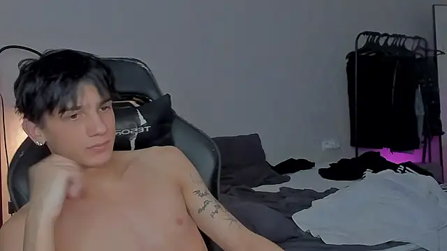 Snapshot of MarkBrowniii chatting on January 29, 2:21 pm MarkBrowniii online show from January 29, 2:21 pm