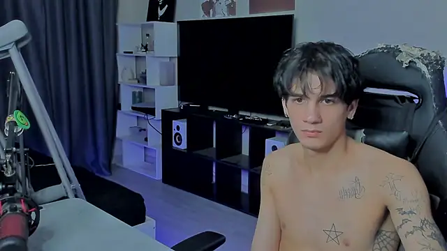 Snapshot of MarkBrowniii chatting on September 21, 5:02 pm MarkBrowniii online show from September 21, 5:02 pm