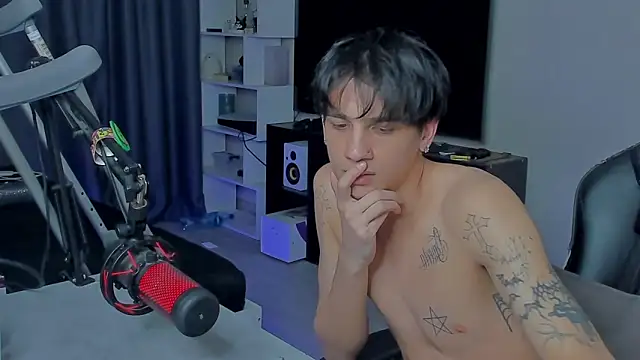 Snapshot of MarkBrowniii chatting on September 9, 12:32 am MarkBrowniii online show from September 9, 12:32 am