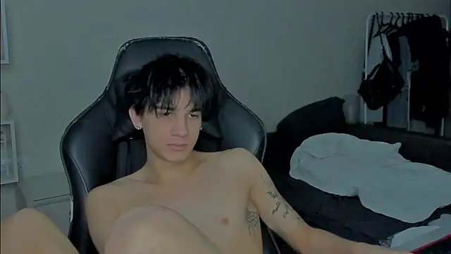 Snapshot of MarkBrowniii chatting on December 27, 5:09 am MarkBrowniii online show from December 27, 5:09 am