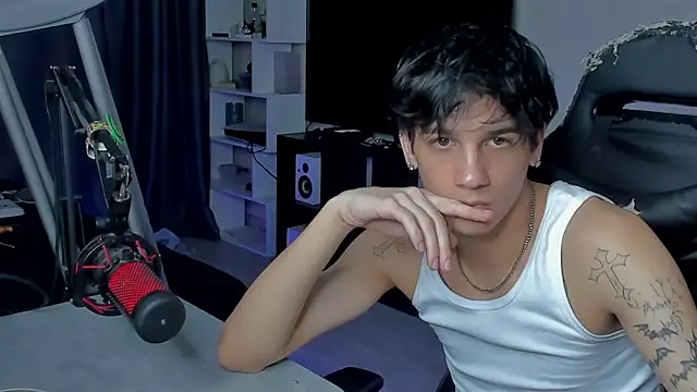 Snapshot of MarkBrowniii chatting on September 13, 2:45 am MarkBrowniii online show from September 13, 2:45 am