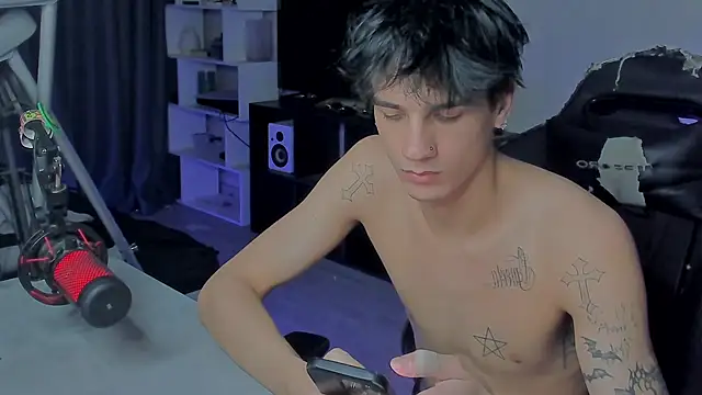 Snapshot of MarkBrowniii chatting on October 15, 10:12 am MarkBrowniii online show from October 15, 10:12 am