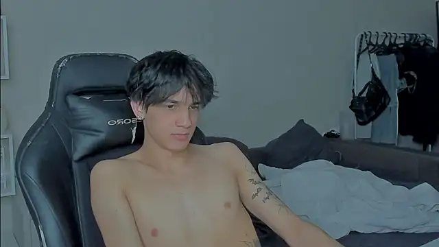 Snapshot of MarkBrowniii chatting on December 28, 12:25 pm MarkBrowniii online show from December 28, 12:25 pm