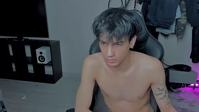 Snapshot of MarkBrowniii chatting on March 11, 7:37 am MarkBrowniii online show from March 11, 7:37 am