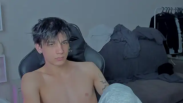 Snapshot of MarkBrowniii chatting on December 9, 11:51 pm MarkBrowniii online show from December 9, 11:51 pm