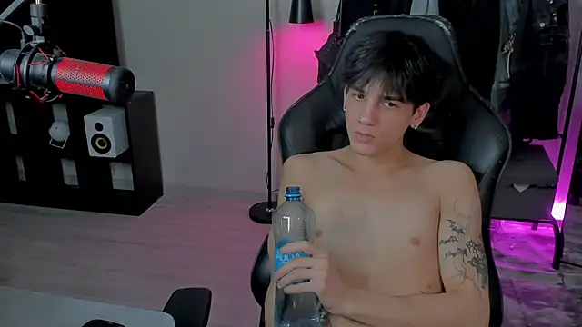 Snapshot of MarkBrowniii chatting on January 31, 9:48 pm MarkBrowniii online show from January 31, 9:48 pm