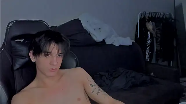 Snapshot of MarkBrowniii chatting on January 14, 11:42 am MarkBrowniii online show from January 14, 11:42 am