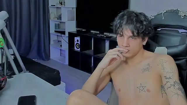 Snapshot of MarkBrowniii chatting on September 27, 11:52 am MarkBrowniii online show from September 27, 11:52 am