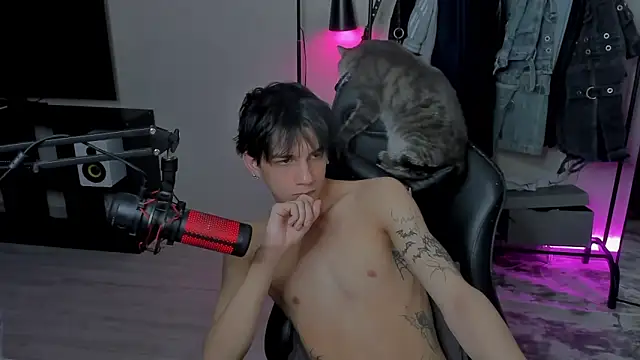 Snapshot of MarkBrowniii chatting on February 14, 2:33 pm MarkBrowniii online show from February 14, 2:33 pm