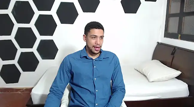 Jhors  Collens online show from January 30, 7:39 am