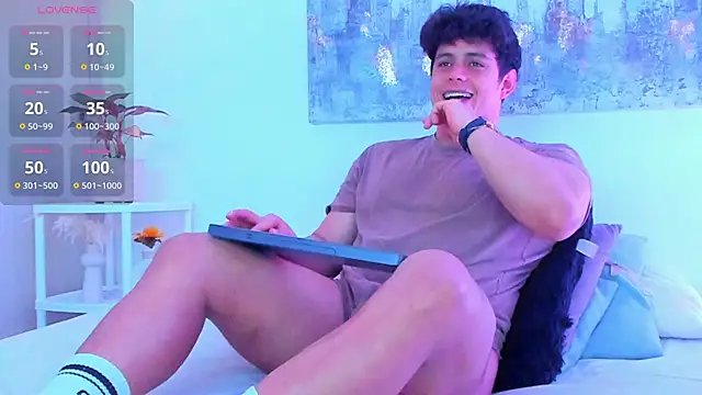 arminjones1 online show from October 18, 4:17 am