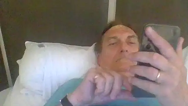 Snapshot of Alain-Bertrand chatting on September 21, 9:42 am Alain-Bertrand online show from September 21, 9:42 am