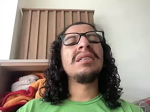 littlelatinhunter online show from October 22, 3:05 pm