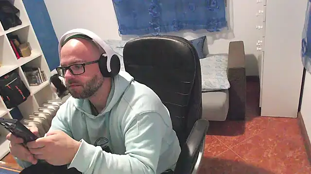 ravingr4d4 online show from March 8, 8:02 pm