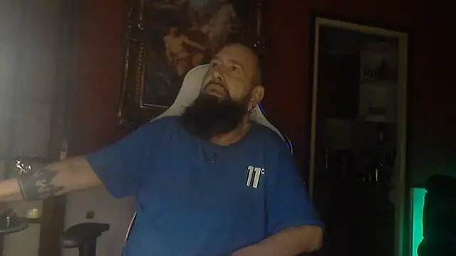 maseurbeardedpig online show from August 8, 3:46 am