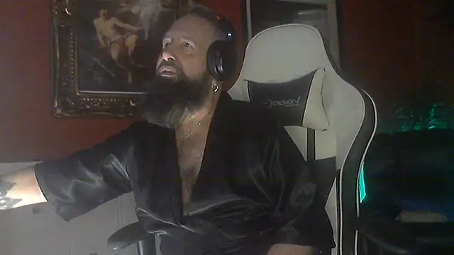 maseurbeardedpig online show from August 9, 3:45 am