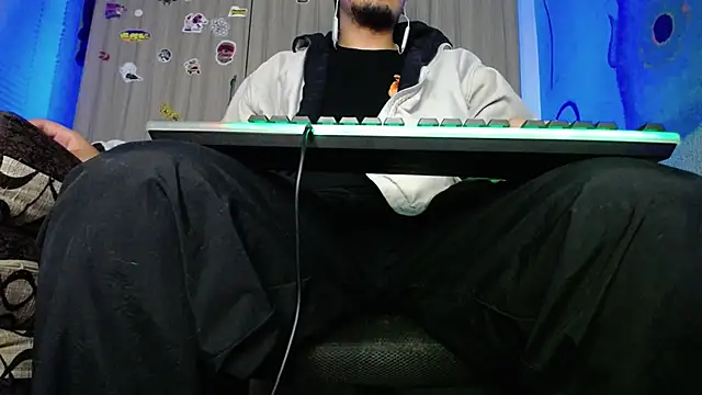 zacwatson  online show from February 15, 5:09 am