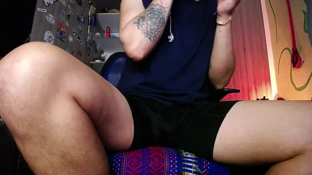 zacwatson  online show from October 7, 5:44 am