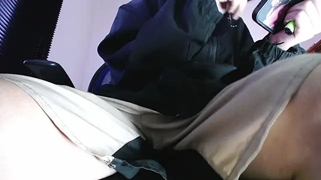 zacwatson  online show from March 12, 10:28 pm