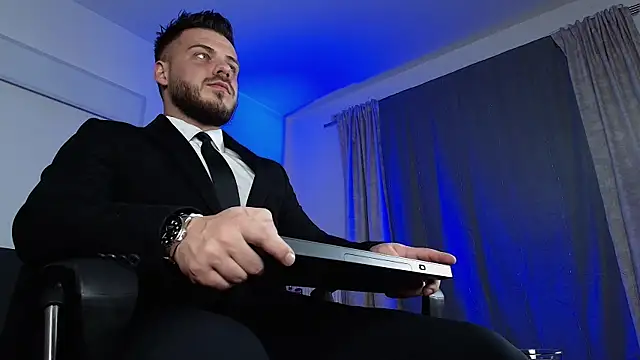 juliusmasters online show from January 27, 9:33 pm