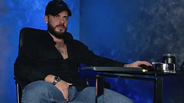 juliusmasters online show from December 17, 9:10 pm