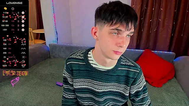 Aaron Boom online show from October 27, 12:24 am