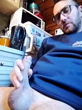 tomee83 online show from November 1, 7:34 am