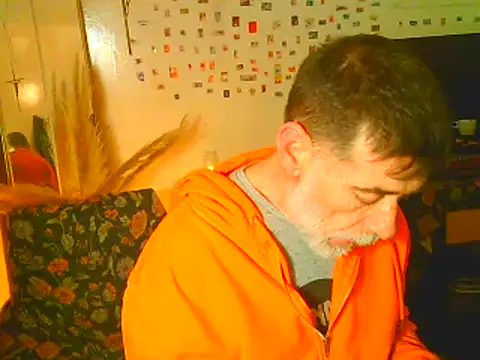 Snapshot of DaddyQuimHot chatting on December 10, 4:56 am DaddyQuimHot online show from December 10, 4:56 am