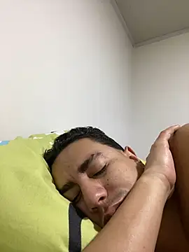 Snapshot of DanielGomez9 chatting on February 23, 3:50 am DanielGomez9 online show from February 23, 3:50 am