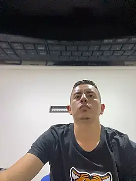 Snapshot of DanielGomez9 chatting on December 17, 11:16 pm DanielGomez9 online show from December 17, 11:16 pm