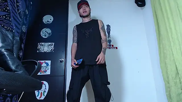 Dicaprioo  online show from December 3, 7:44 pm