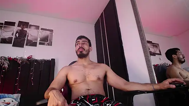 Snapshot of muscle_ares chatting on December 7, 2:13 pm muscle ares online show from December 7, 2:13 pm