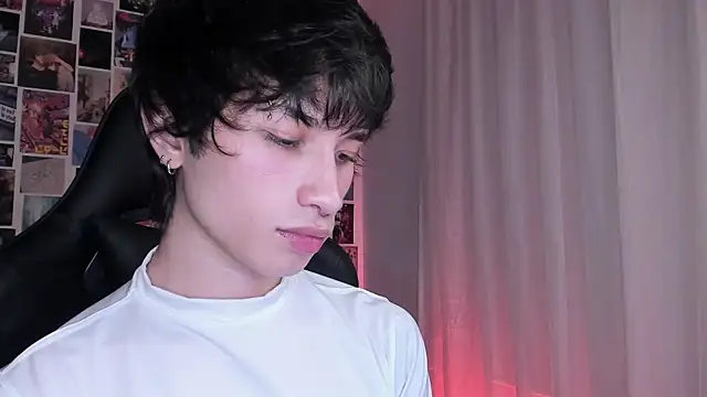 liamelf online show from March 8, 1:48 am