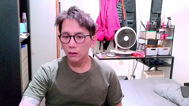 UndreamtM online show from February 25, 4:30 pm