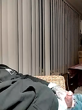 Snapshot of fukurbutt chatting on December 4, 12:14 pm fukurbutt online show from December 4, 12:14 pm