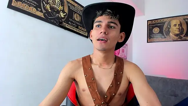 Snapshot of EstebanPerez_ chatting on December 30, 12:20 pm EstebanPerez online show from December 30, 12:20 pm