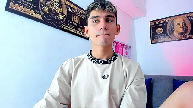 Snapshot of EstebanPerez_ chatting on December 27, 12:12 pm EstebanPerez online show from December 27, 12:12 pm