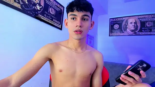 Snapshot of EstebanPerez_ chatting on January 12, 5:01 pm EstebanPerez online show from January 12, 5:01 pm