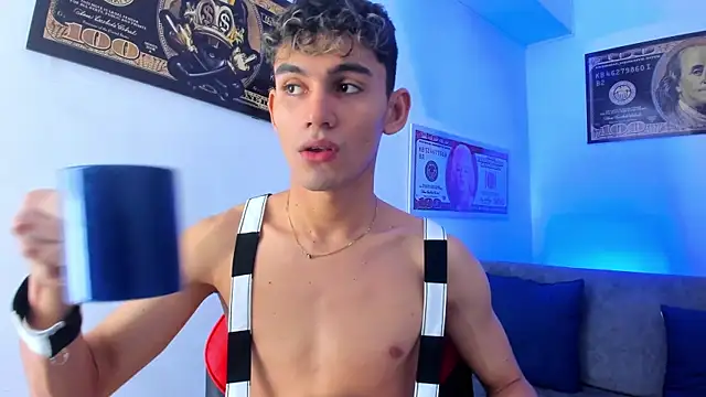 Snapshot of EstebanPerez_ chatting on December 21, 12:16 pm EstebanPerez online show from December 21, 12:16 pm