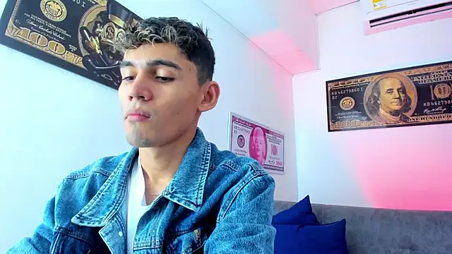 Snapshot of EstebanPerez_ chatting on December 16, 12:06 pm EstebanPerez online show from December 16, 12:06 pm