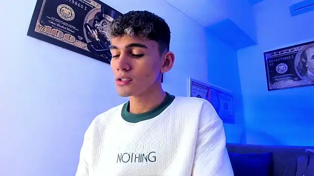 Snapshot of EstebanPerez_ chatting on December 12, 12:33 pm EstebanPerez online show from December 12, 12:33 pm