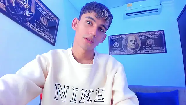 Snapshot of EstebanPerez_ chatting on December 23, 12:08 pm EstebanPerez online show from December 23, 12:08 pm