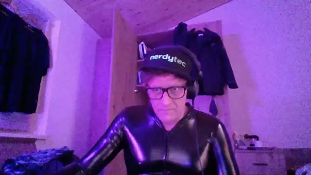 Bigthroaterboy online show from November 2, 4:11 pm